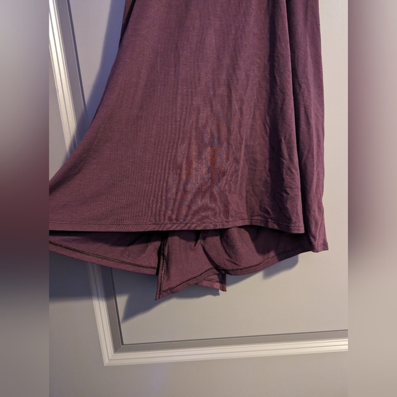 ⭐*New w/o Tags!* Athleta Essence Tie Back Tank in Burgundy - Picture 3 of 8